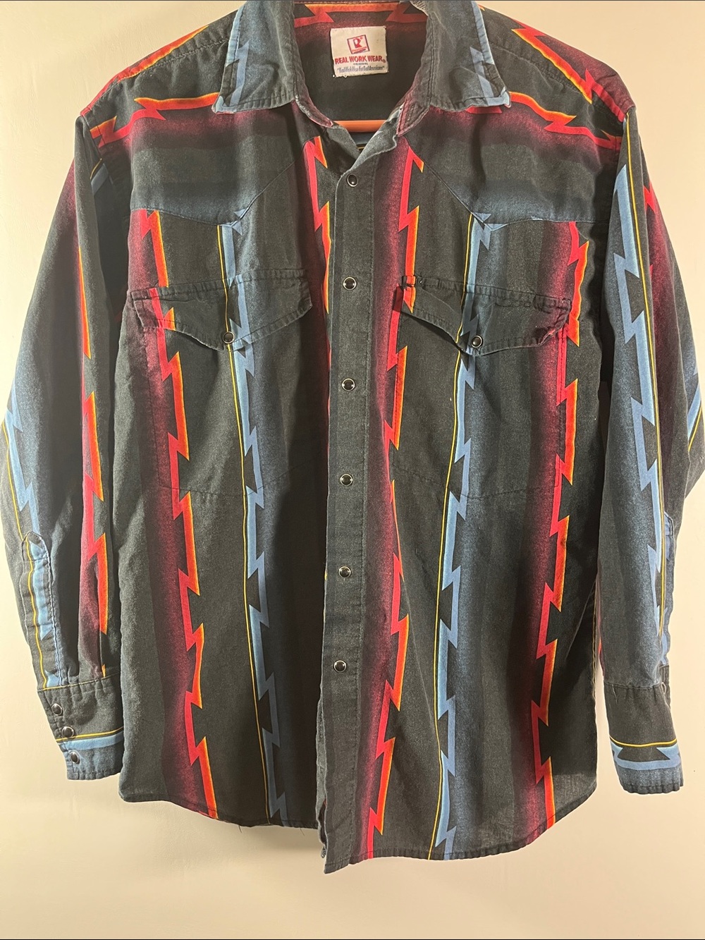 Black Men Southwestern Geometric Red & Blue Lightning Bolt Shirt Size M